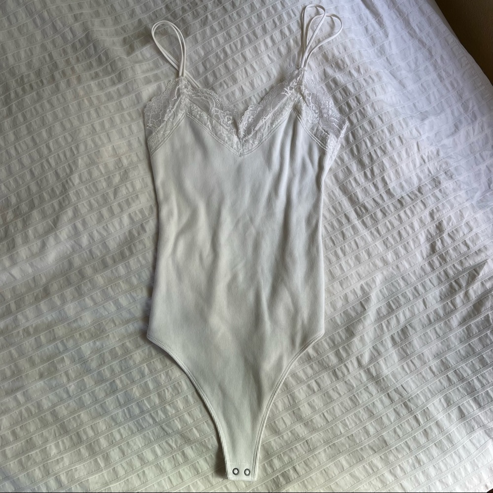 ABERCROMBIE WHITE LACE BODYSUIT